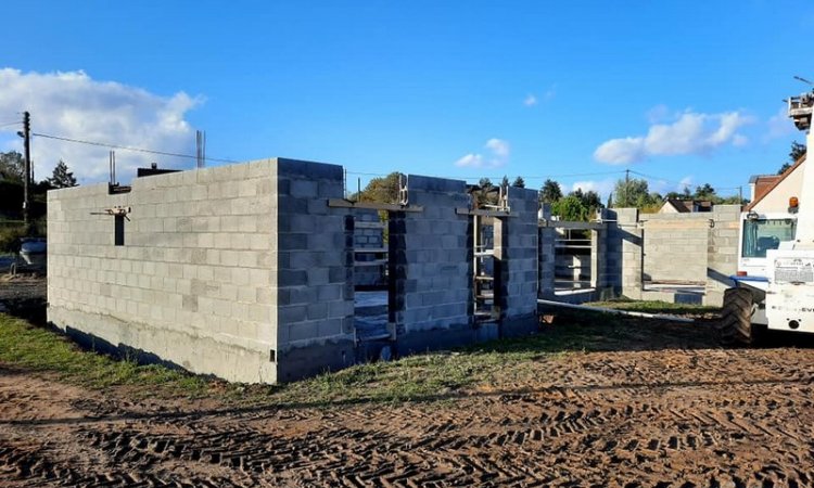 S.A.R.L. PETIT Élévation des murs pour la construction d'un pavillon Châtellerault 